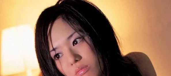 苍井空人体艺术照引发热议，粉丝狂欢争相分享，网络瞬间被点燃！