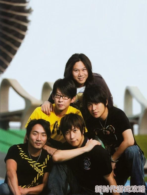 五月天最新动态：精彩图片分享，乐队活动回顾与粉丝互动瞬间，感受音乐的魅力与热情！