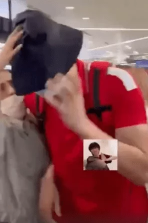 白丝足交射精：热辣场景引发网友热议，激情瞬间让人欲罢不能！