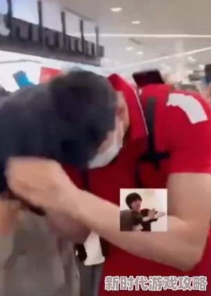 白丝足交射精：热辣场景引发网友热议，激情瞬间让人欲罢不能！