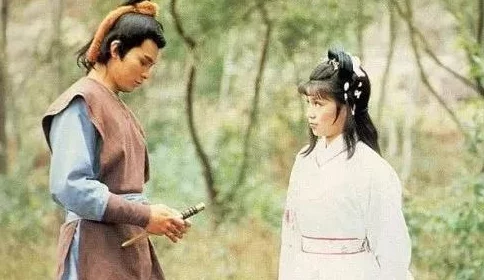 粗大湿淋淋洪七公和黄蓉：最新进展揭示两位角色在新剧中的情感纠葛与冒险旅程的深度发展