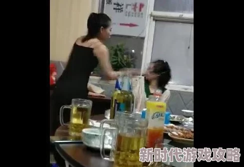老太婆BBwwBBww偷窥：近日，网络上流传一段视频，引发网友热议，讨论其背后的故事与社会现象
