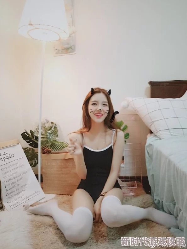 白丝美女被啪羞羞粉＊，网友纷纷表示这种内容过于低俗，不应传播，影响社会风气