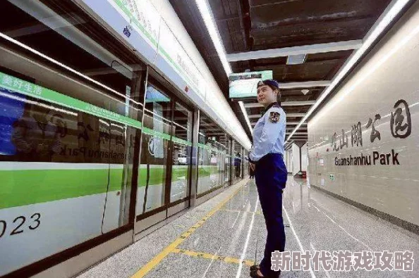地铁逃生游戏中，哪款枪支配备有丰富且实用的配件装备？