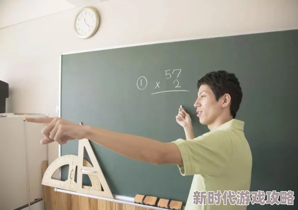 老师一边讲课一边在黑板上写，真是高效的教学方式，让学生更容易理解知识