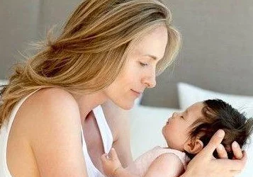 英语老师解开胸罩喂我乳视频，这种内容真是让人感到不适，应该引起重视