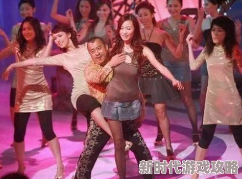 三个美女胸露出来互摸，网友纷纷表示这样的行为过于大胆，有些人认为这是艺术表现，而另一些人则觉得不妥