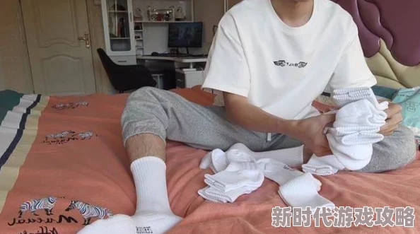 白袜体育生-自-慰指的是一位穿着白色运动袜的学生通过自我安慰的方式来缓解压力和放松心情
