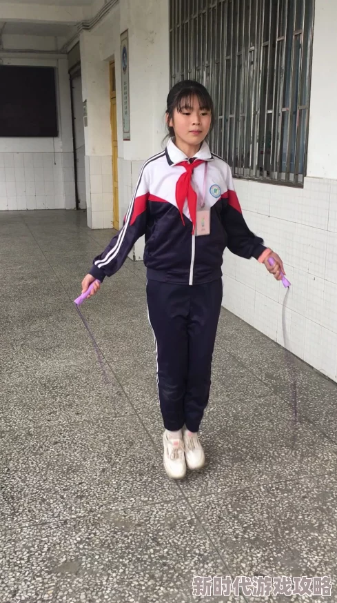 11孩岁女精品A片免费女厕小学生课间跳绳比赛火热进行中