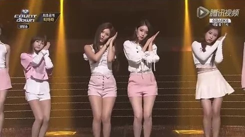 free白嫩的18sex少最近在网上爆红因为其独特的舞蹈视频吸引了大量粉丝关注