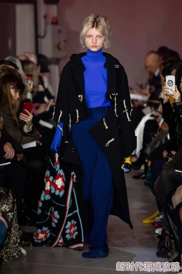 白太阳携手知名设计师打造全新时尚系列亮相巴黎时装周