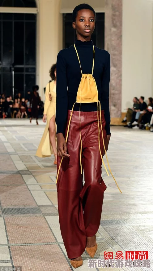 白太阳携手知名设计师打造全新时尚系列亮相巴黎时装周