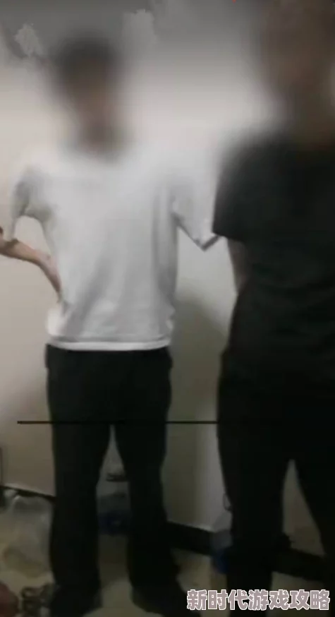 男人解开美女胸罩狂揉近日一男子因类似行为被警方拘留