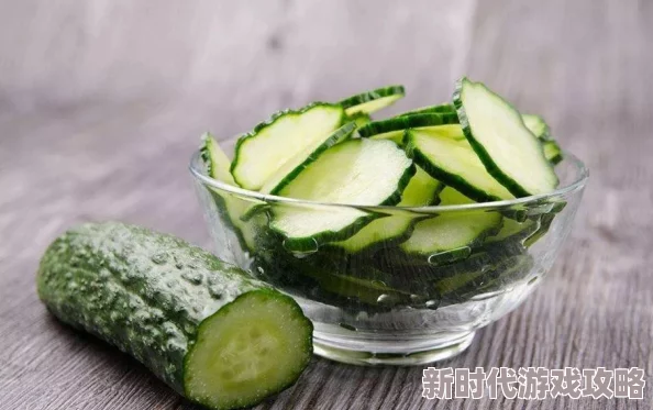 榴莲草莓茄子丝瓜黄瓜哪个更适合夏天食用夏季炎热,选择清凉、水分多的食物更合适 榴莲草莓茄子丝瓜黄瓜哪个更适合夏天食用夏季炎热,选择清凉、水分多的食物更合适