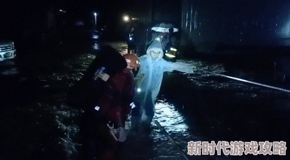 老张和莹莹在浴室60章雨夜惊雷停电后两人紧紧相拥共度难关