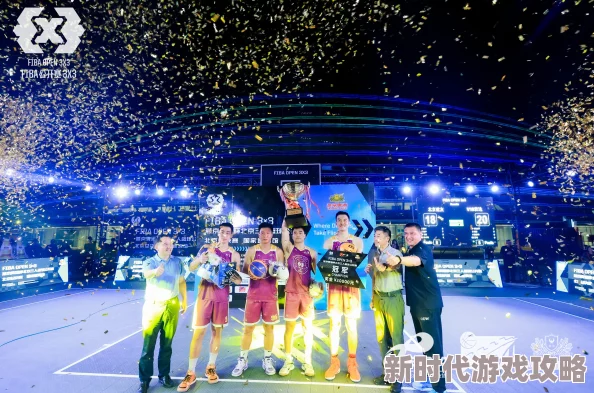 红酒杯装不下了1v2三人转战泳池继续狂欢