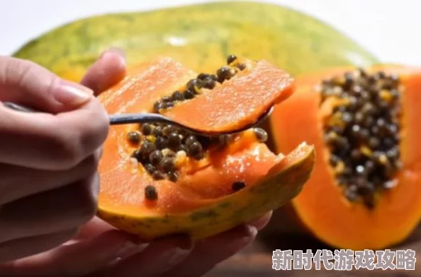 扒开粉嫩的小缝吸出水饱满果肉汁水四溢清甜可口一滴不剩