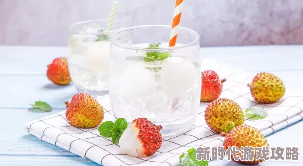 扒开粉嫩的小缝吸出水饱满果肉汁水四溢清甜可口一滴不剩