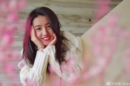 唐嫣下面好紧好湿好爽圣诞变身让爱与希望传递每一个角落温暖心灵共度美好时光