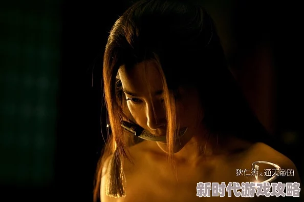 女主特别放荡的酒店泳池边与陌生男子激情热吻后共度良宵 女主特别放荡的酒店泳池边与陌生男子激情热吻后共度良宵