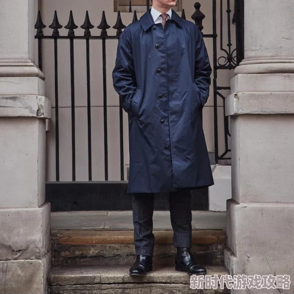 西装男办公室gvcoat传闻某金融圈大佬酷似视频主角引发热议