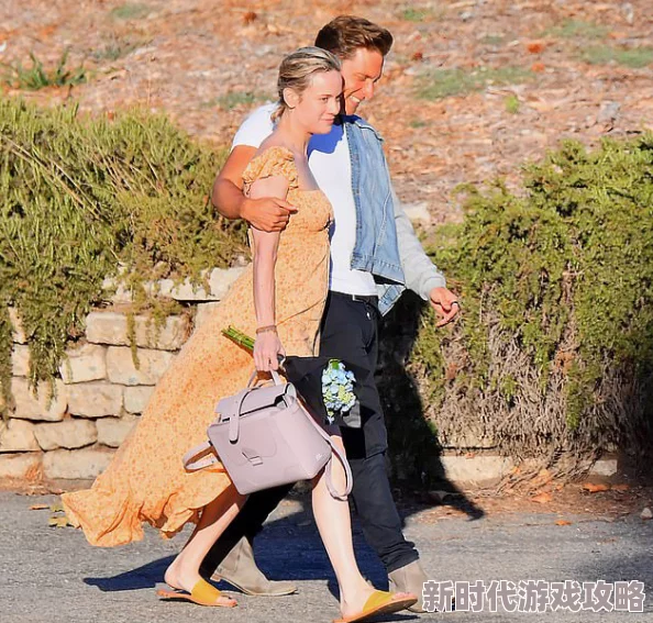 欧美呦惊传与神秘男子深夜约会疑似新恋情曝光 欧美呦惊传与神秘男子深夜约会疑似新恋情曝光