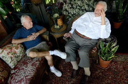 老头Gay做受XXXⅩ69式内容低俗恶心，宣扬不良性观念，令人不适