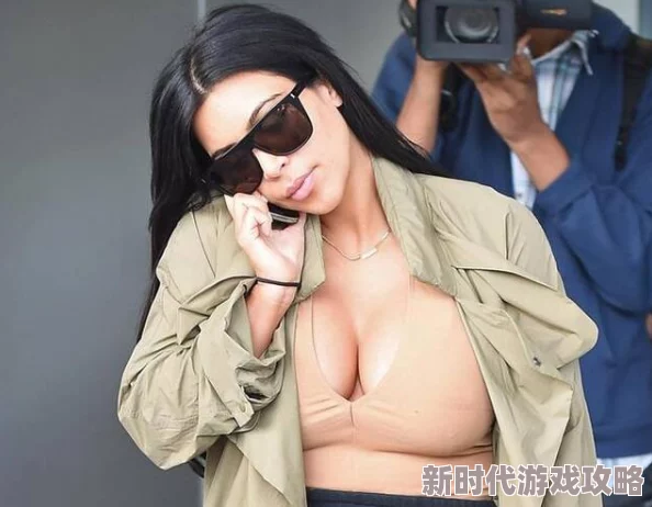 金卡戴珊裸乳照无打码原图据称已遭泄露网络疯传引发争议 金卡戴珊裸乳照无打码原图据称已遭泄露网络疯传引发争议