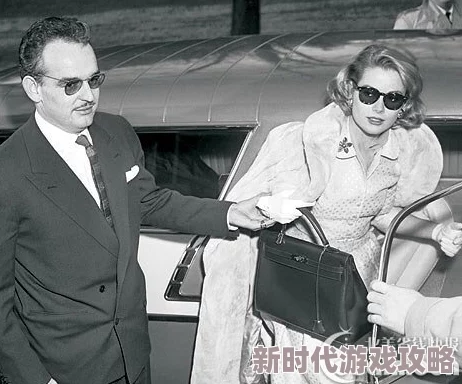 欧美老逼复古风潮再起引领时尚潮流 欧美老逼复古风潮再起引领时尚潮流