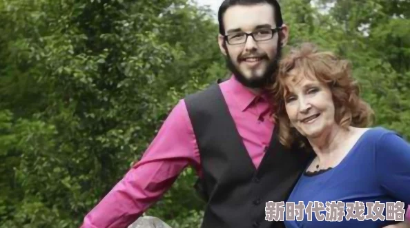 老妇与小伙子性生交 老妇与小伙子性生交
