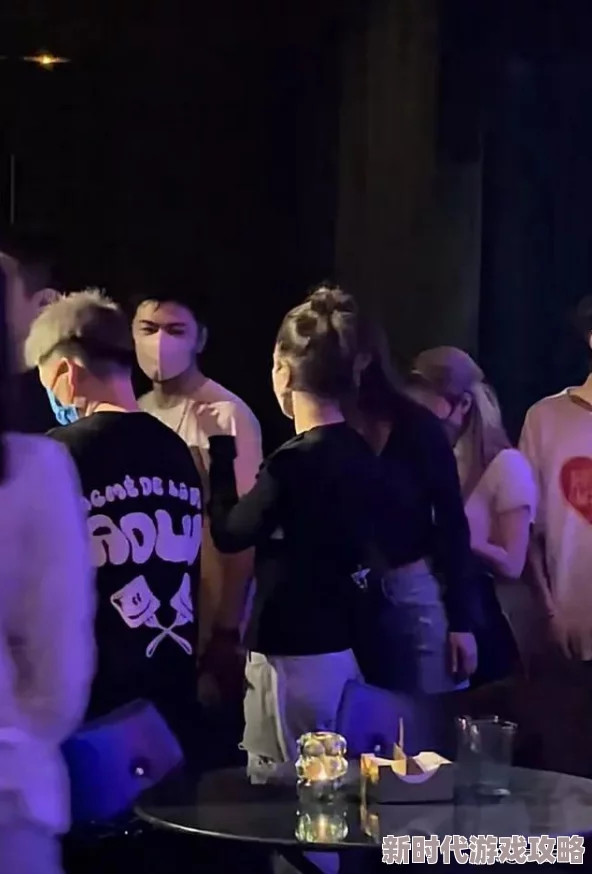 独家爆料!当红小花深夜与神秘男子KTV亲密互动嗯啊好痒疑似新恋情曝光 独家爆料!当红小花深夜与神秘男子KTV亲密互动嗯啊好痒疑似新恋情曝光