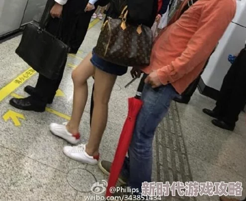 就是色原男子地铁偷拍女性裙底被曝光引发众怒 就是色原男子地铁偷拍女性裙底被曝光引发众怒