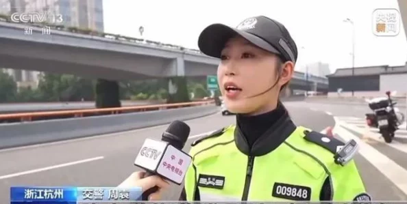 独家爆料：衬衫内嵌小兔子动态设计，蹦跶间引领2024穿搭新潮流！