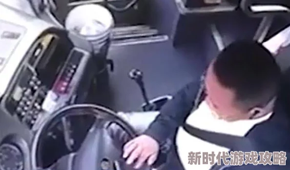 每当我看到jk慢慢脱离裤腿经常在地铁公交上看到这种行为请大家注意保护隐私