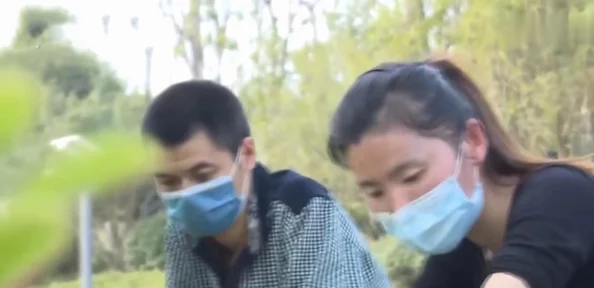 岳把我的具含进据说是为了报复我不让她买限量版包包