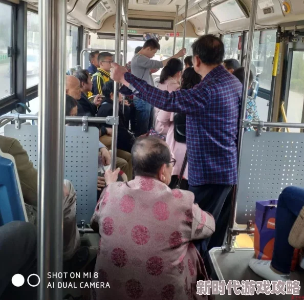 公车奶水公交车上哺乳引争议乘客看法不一 公车奶水公交车上哺乳引争议乘客看法不一