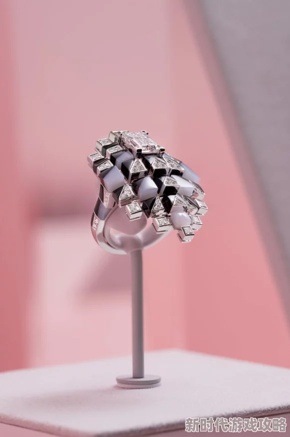 粉色苏州晶体惊艳亮相，成东方珠宝新宠，揭秘其工艺创新内幕