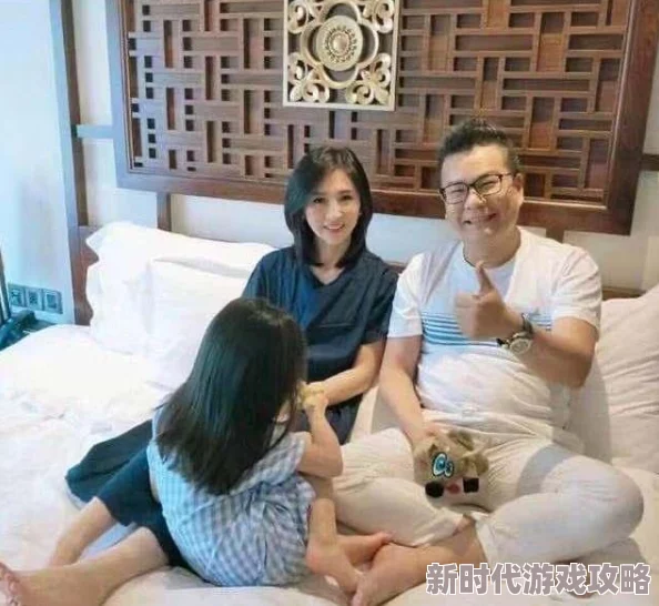 美女扒开尿口让男人桶这种行为充满危险和羞辱，可能导致健康问题和心理创伤，请勿模仿