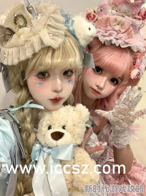 美女露出乳胸扒开尿口无遮挡曝光网络传播低俗色情内容引发网友强烈谴责