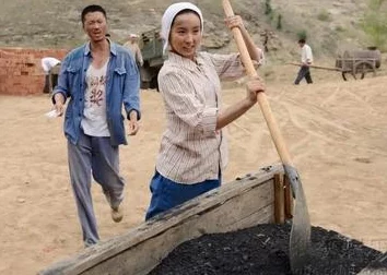 记实录生动展现时代变迁记录平凡人物的奋斗历程