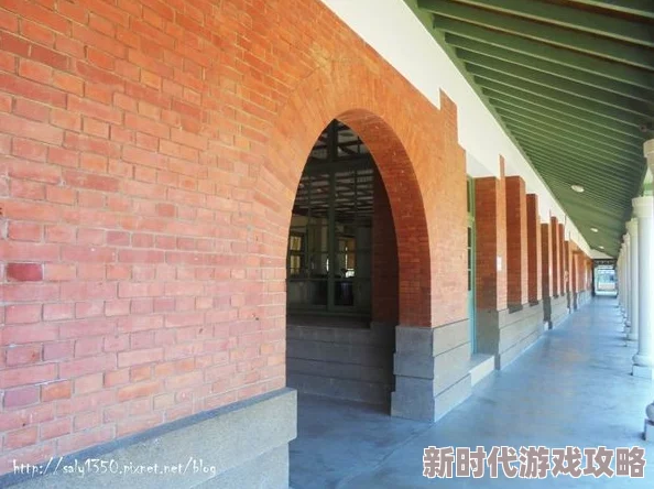 无尽长廊揭秘：历史建筑中隐藏的视觉奇观与未曝光设计秘密