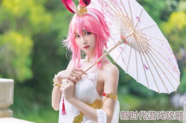 惊爆！八重神子拿黄瓜奖励表情包引发热议，粉丝狂欢创作多样表情，瞬间刷爆社交媒体！
