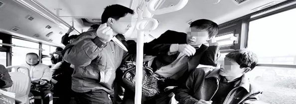公交车上被轮奸，网友纷纷表示愤怒与无奈，呼吁加强公共交通安全和对施暴者的严惩措施