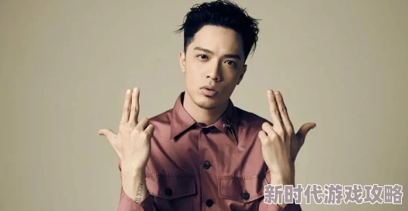 十九岁女rapper惊艳全场，首张专辑发行首周销量破万，成乐坛新星引发热议！