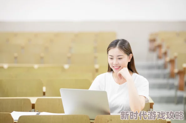 一小孩儿半夜给女生吃困吧，展现了孩子纯真的关怀与友情，也反映出深夜时分的温暖瞬间