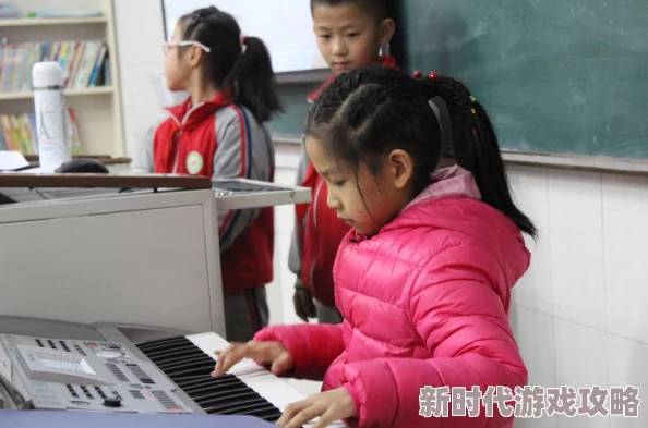 吕红今天刚进门就听见一阵欢声笑语，原来是家人们为她准备的惊喜生日派对