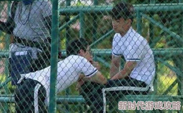 bl在宿舍撅着屁股被，引发网友热议：校园文化与性别认同的碰撞