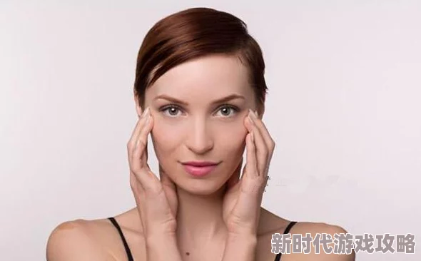 一面亲上边一面膜下边全是水，网友纷纷表示这种现象让人感到困惑，难道是护肤品的使用方法不当吗？