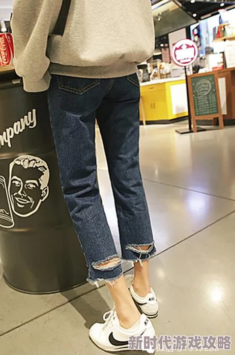 美女大胸网站：最新动态分享，热辣身材与时尚潮流的完美结合，引领网络风潮！