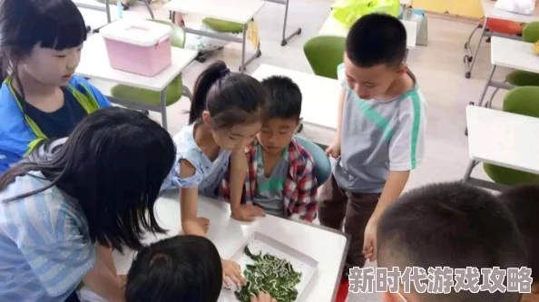 把生物代表按到桌子上抄,学生们在课堂上积极参与互动,学习氛围热烈引发关注 把生物代表按到桌子上抄,学生们在课堂上积极参与互动,学习氛围热烈引发关注